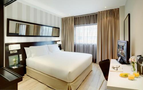 Habitación Doble Estándar del hotel Sercotel Madrid Aeropuerto