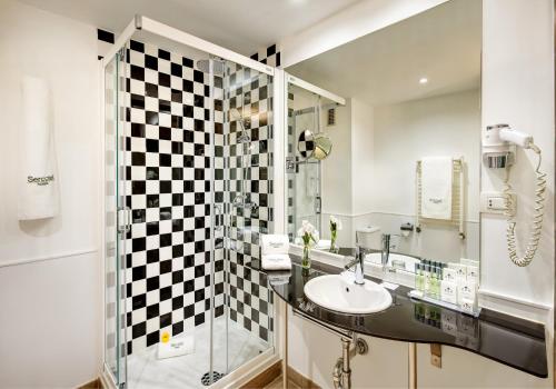 Habitación Doble Estándar del hotel Sercotel Madrid Aeropuerto. Foto 3