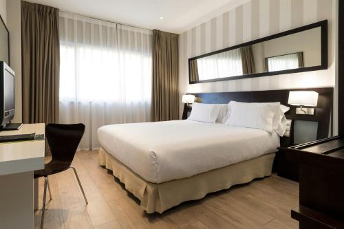 Habitación Doble Estándar del hotel Sercotel Madrid Aeropuerto. Foto 6