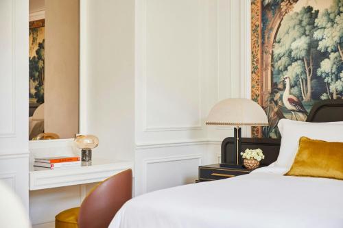 Suite de 1 dormitorio Cervantes con cama extragrande y vistas a la ciudad del hotel The Palace, a Luxury Collection Hotel, Madrid. Foto 5