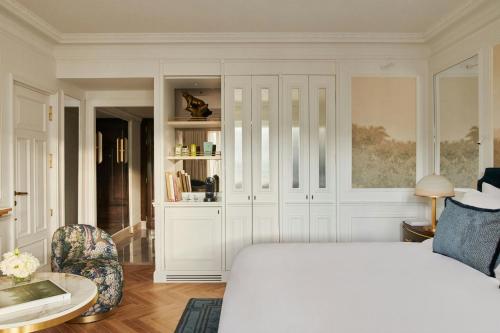 Habitación Gran Premium Neptuno con cama extragrande del hotel The Palace, a Luxury Collection Hotel, Madrid. Foto 2