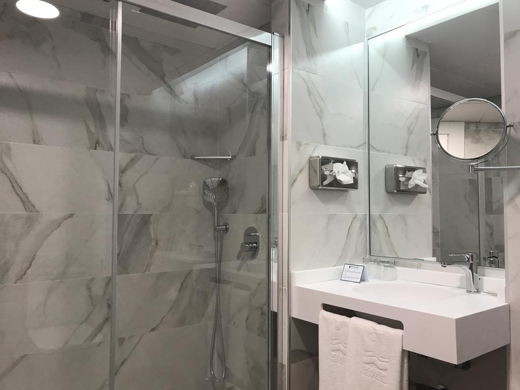 Habitación doble Business del hotel Senator Barajas. Foto 1