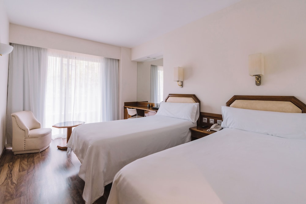 Habitación doble, 2 camas individuales del hotel Senator Barajas. Foto 3