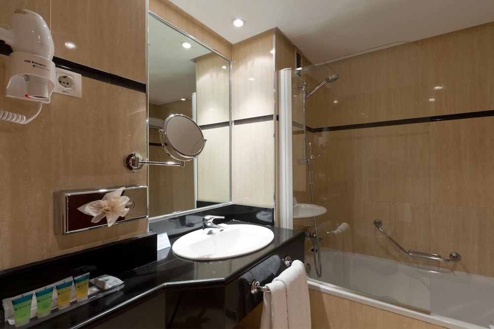 Habitación doble, 2 camas individuales del hotel Senator Barajas. Foto 4