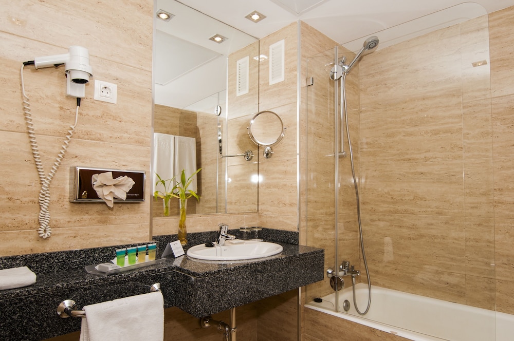 Habitación doble, 2 camas individuales del hotel Senator Barajas. Foto 5