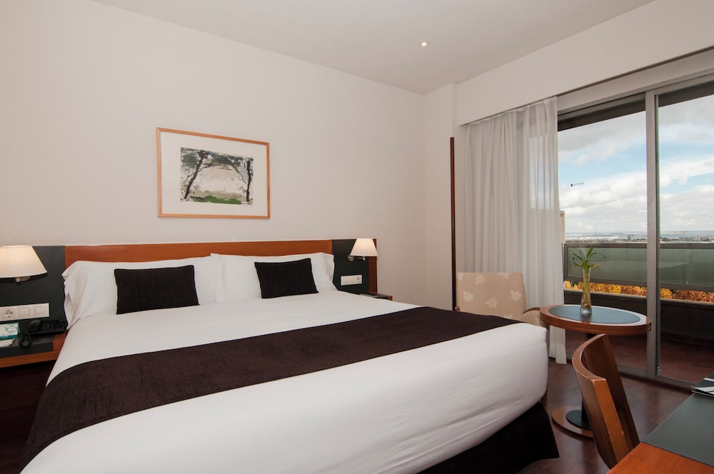 Habitación doble, 1 cama de matrimonio grande del hotel Senator Barajas