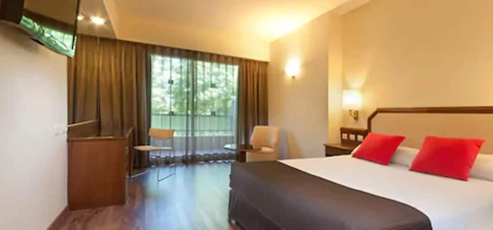 Habitación doble, 1 cama de matrimonio del hotel Senator Barajas. Foto 2