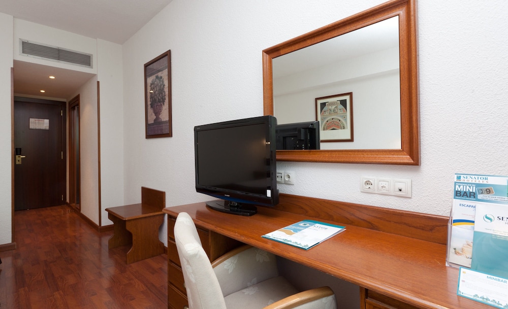 Habitación triple del hotel Senator Barajas. Foto 2