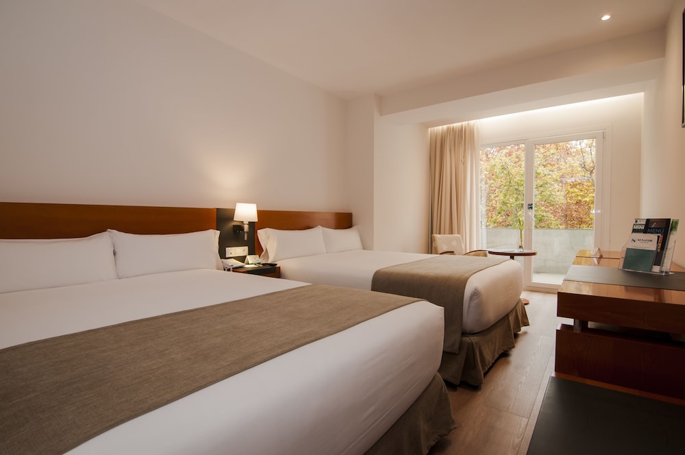 Habitación familiar del hotel Senator Barajas. Foto 1