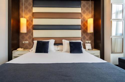 Habitación Doble Deluxe - 1 o 2 camas del hotel Gran Versalles. Foto 2