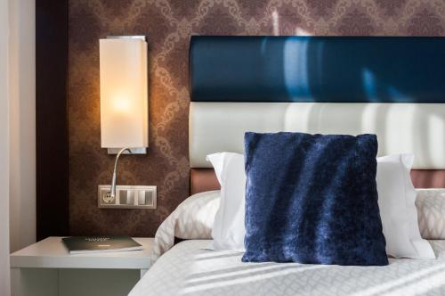 Habitación Doble Deluxe - 1 o 2 camas del hotel Gran Versalles. Foto 6