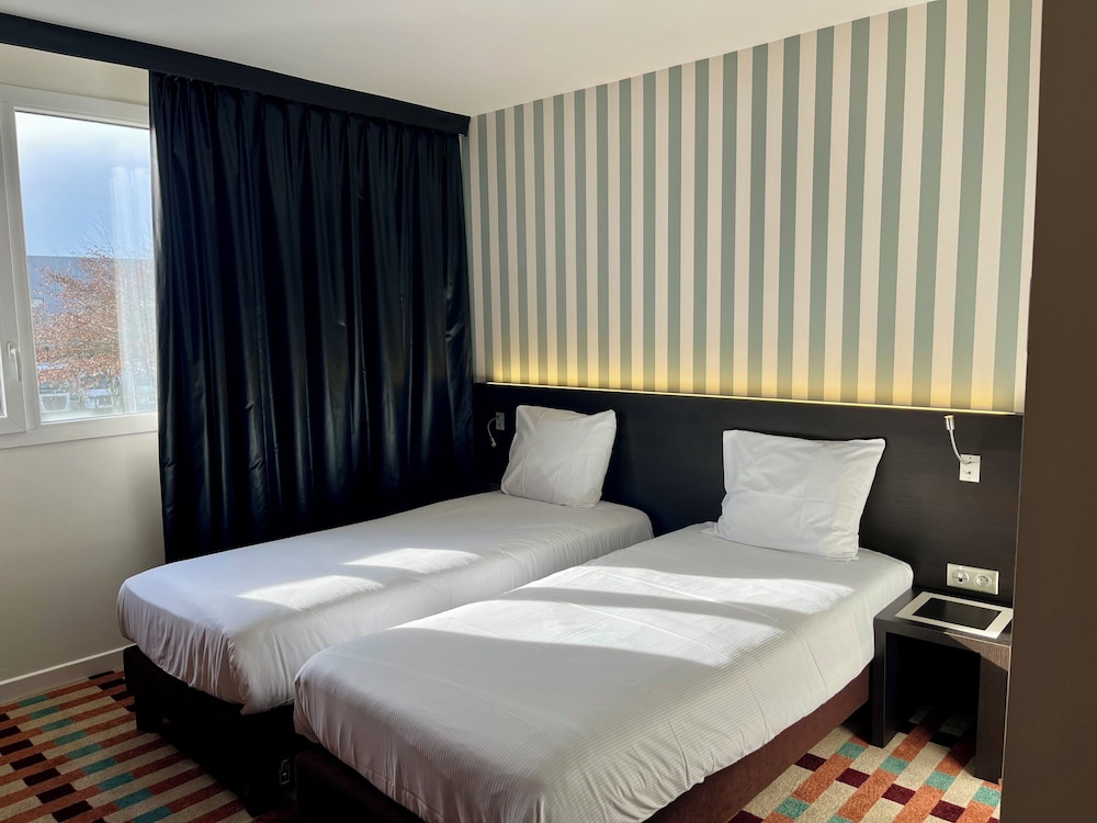 Habitación estándar con camas individuales del hotel ibis Styles Nantes Saint Herblain. Foto 2