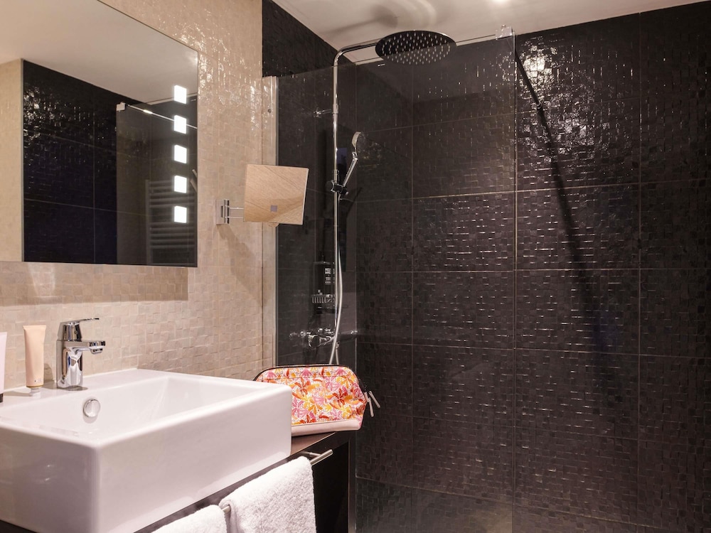 Habitación estándar con camas individuales del hotel ibis Styles Nantes Saint Herblain. Foto 3