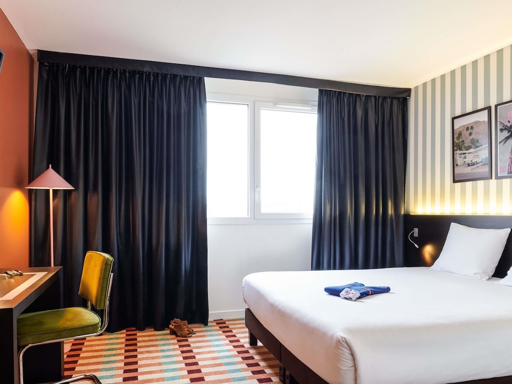 Habitación Comfort con 1 cama king size del hotel ibis Styles Nantes Saint Herblain. Foto 1