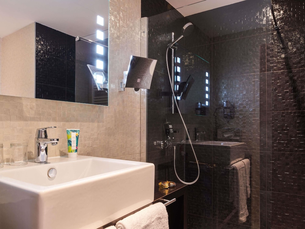 Habitación Comfort con 1 cama king size del hotel ibis Styles Nantes Saint Herblain. Foto 4