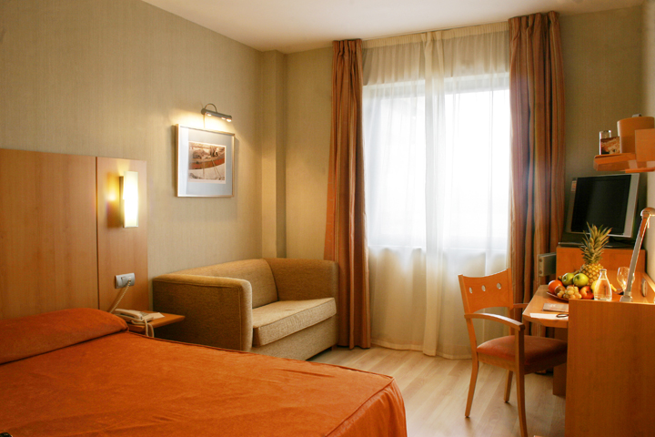 Habitación familiar del hotel Posadas De España Pinto