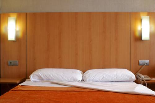 Habitación doble Comunicada del hotel Posadas De España Pinto. Foto 1