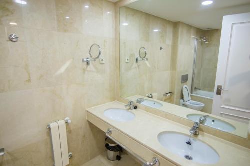 Estudio con 2 camas y terraza - Ático del hotel Plaza de Santiago. Foto 8