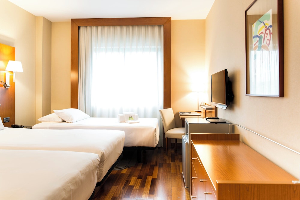 Habitación clásica con 2 camas individuales (con cama supletoria) del hotel Sercotel AB Rivas