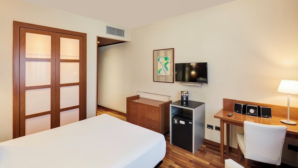 Habitación clásica con 2 camas individuales (con cama supletoria) del hotel Sercotel AB Rivas. Foto 3