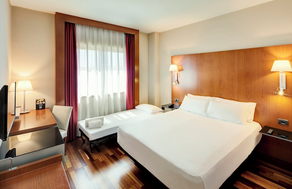 Habitación clásica doble (con cama supletoria) del hotel Sercotel AB Rivas. Foto 1