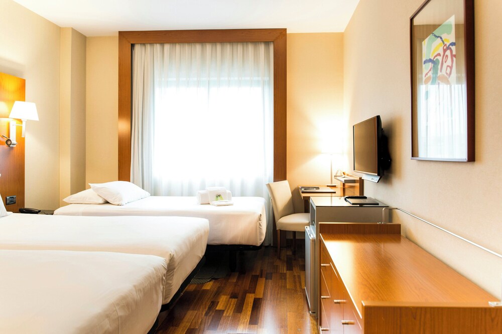Habitación clásica con 2 camas individuales (con cama supletoria) del hotel Sercotel AB Rivas. Foto 7
