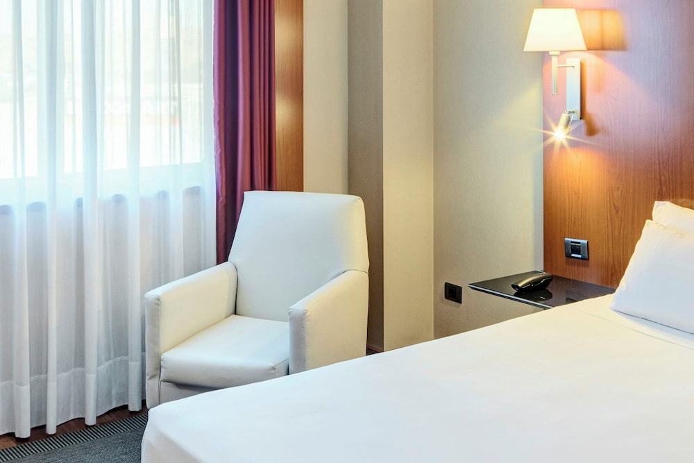 Habitación clásica con 2 camas individuales del hotel Sercotel AB Rivas. Foto 1