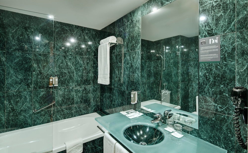 Habitación clásica con 2 camas individuales del hotel Sercotel AB Rivas. Foto 4