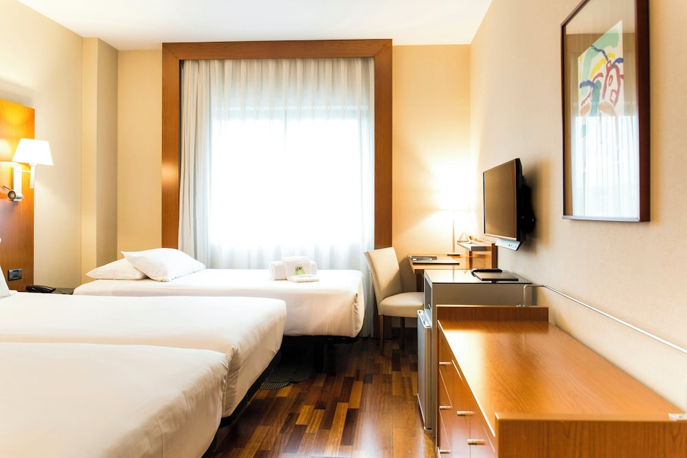 Habitación clásica con 2 camas individuales (con cama supletoria) del hotel Sercotel AB Rivas