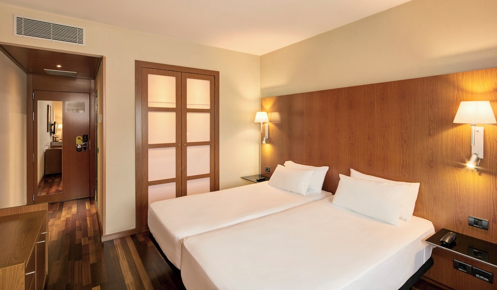 Habitación clásica con 2 camas individuales (con cama supletoria) del hotel Sercotel AB Rivas. Foto 3