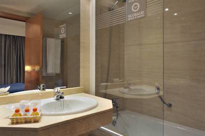 Habitación doble 2 camas del hotel Globales de los Reyes. Foto 1