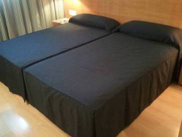 Habitación doble 2 camas del hotel Globales de los Reyes. Foto 3