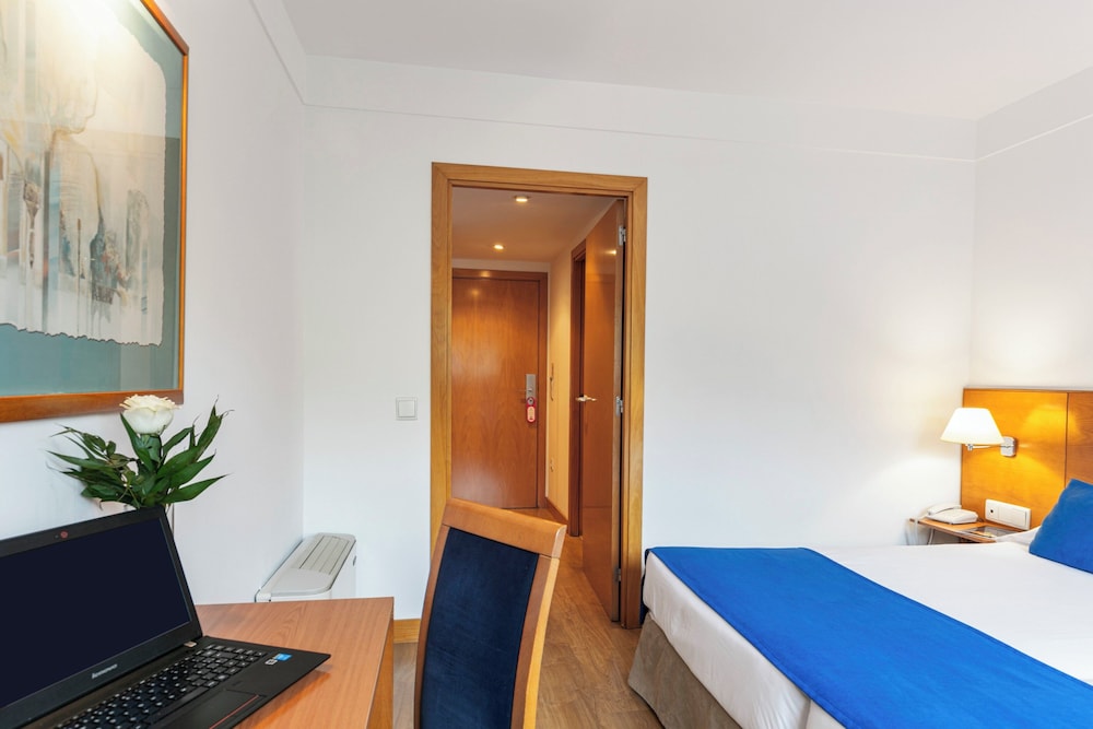 Habitación clásica con 2 camas individuales del hotel Sercotel de los Reyes. Foto 3