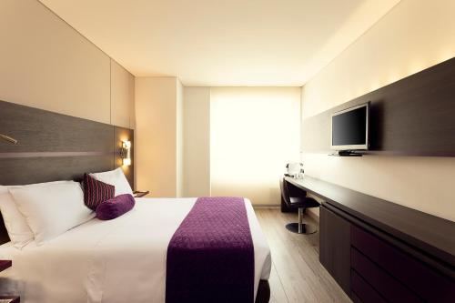 Habitación Estándar - 1 cama grande del hotel Mercure Bogota BH Zona Financiera