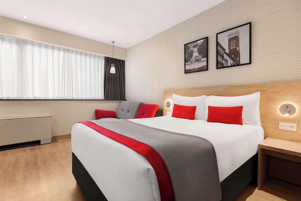 Habitación, 2 camas individuales, accesible en silla de ruedas, no fumadores del hotel Ramada By Wyndham Madrid Tres Cantos