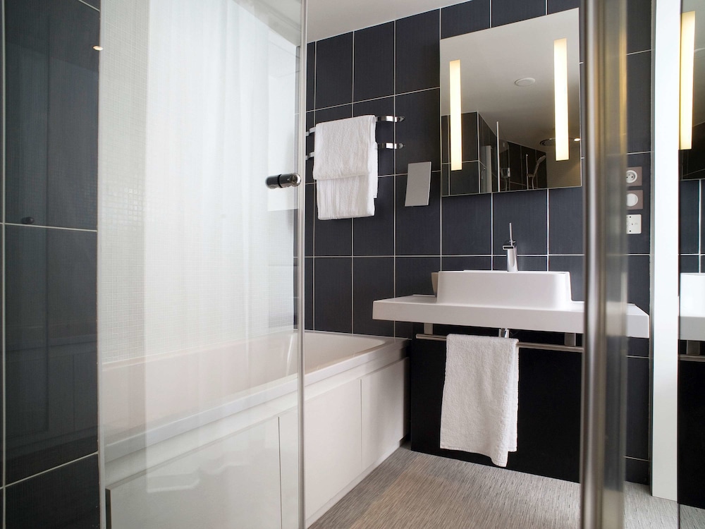 Suite Superior con 1 cama doble 1 cama individual del hotel Novotel Suites Luxembourg. Foto 9