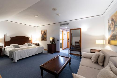 Suite Junior Deluxe del hotel Silken Antequera Hills. Foto 3