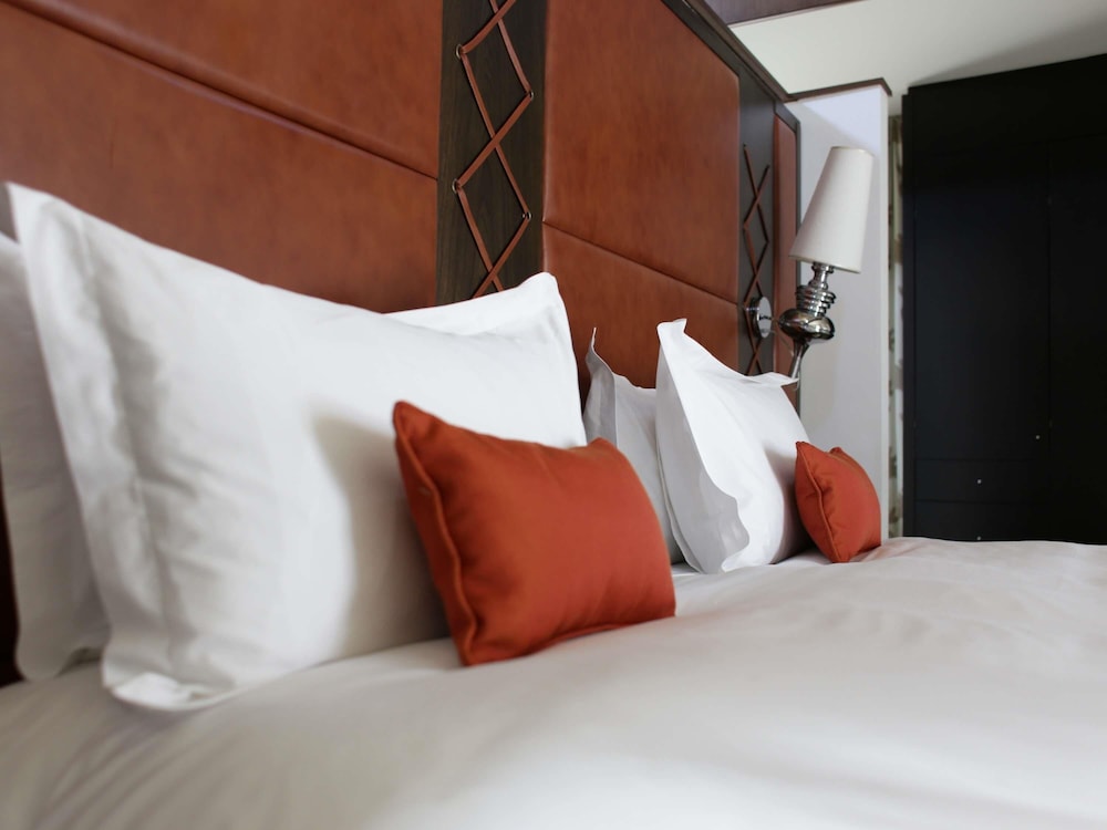 SUITE ÓPERA con 1 cama King Size y vistas a la ciudad y al Río de la Plata del hotel Sofitel Montevideo Casino Carrasco and Spa. Foto 5