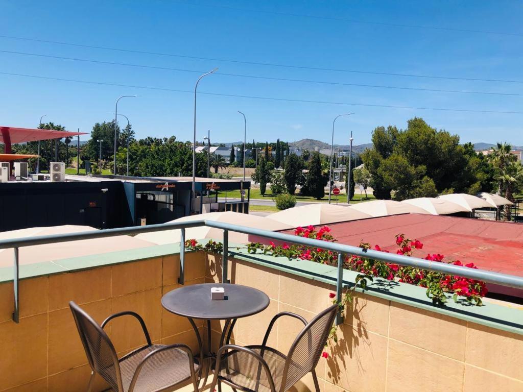 Habitación doble Balcón o Terraza Superior Parking incluido del hotel Posadas De España Málaga. Foto 2