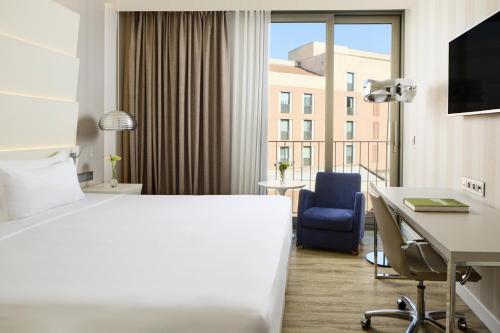 Habitación familiar Comunicada Normal del hotel NH Malaga. Foto 1