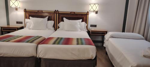 Habitación Triple del hotel Don Curro