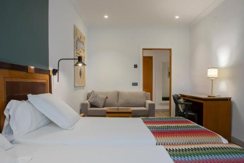 Habitación Triple del hotel Don Curro. Foto 1