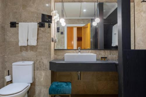 Habitación Triple del hotel Don Curro. Foto 4