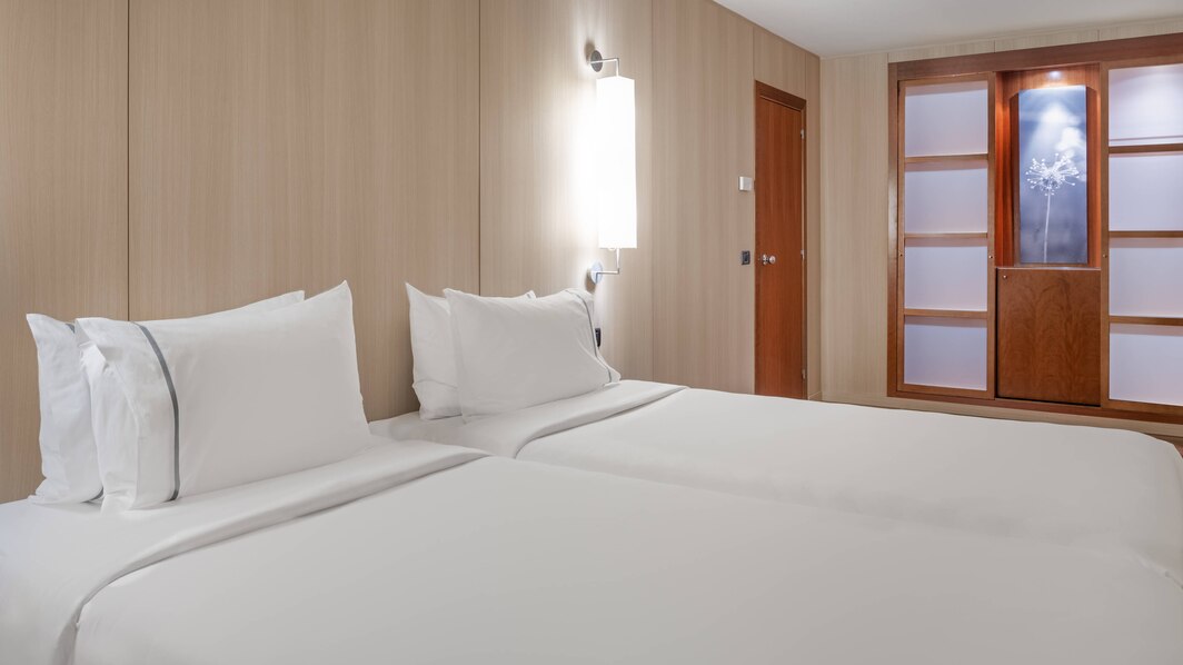 Habitación familiar del hotel AC Hotel Malaga Palacio by Marriott. Foto 2