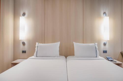 Habitación Estándar - 2 camas del hotel AC Hotel Malaga Palacio by Marriott. Foto 4