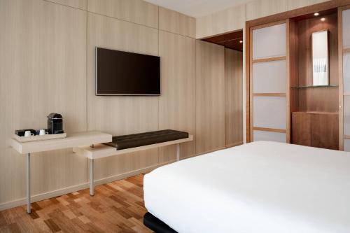 Habitación Estándar - 1 cama extragrande del hotel AC Hotel Malaga Palacio by Marriott. Foto 3