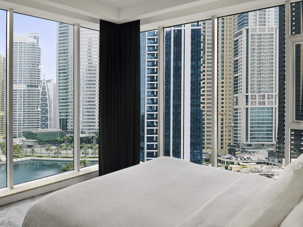 Suite Premium, 1 cama King del hotel Mövenpick Jumeirah Lakes Towers