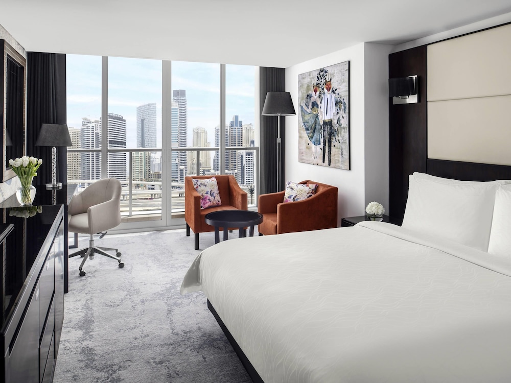 Habitación superior, 1 cama King, vistas al lago del hotel Mövenpick Jumeirah Lakes Towers