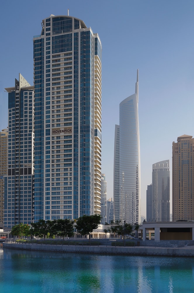 Habitación superior doble, 2 camas individuales, vistas al lago del hotel Mövenpick Jumeirah Lakes Towers. Foto 5