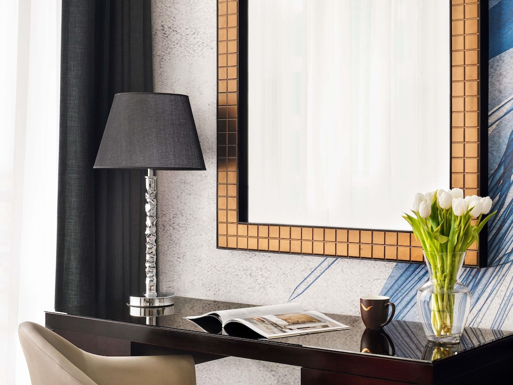 Habitación superior doble, 2 camas individuales del hotel Mövenpick Jumeirah Lakes Towers. Foto 3